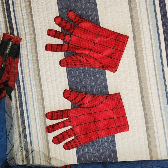 Spiderman Costume Kids Size Small with muscle chest, gloves and mask - Picture 2 of 9